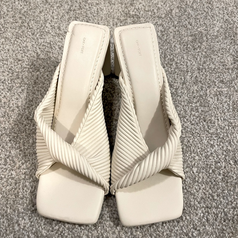 Oak + Fort Cream Sandal Heels size 8 
Can fit size 7
Never worn bought in store